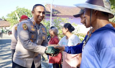 Terapkan-Ecology-Policing,-Patroli-Gentong-Polres-Trenggalek-Kembali-Salurkan-Bantuan-Air-Bersih