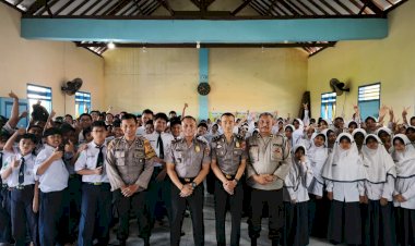 Polresta-Sidoarjo-Masuk-Sekolah,Tanamkan-Sadar-Hukum-pada-Pelajar-dan-Cegah-Radikalisme