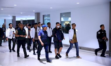 Polri-Tangkap-DPO-Kasus-Judi-Online-di-Thailand,-Tersangka-Berhasil-Dibawa-Pulang-ke-Indonesia