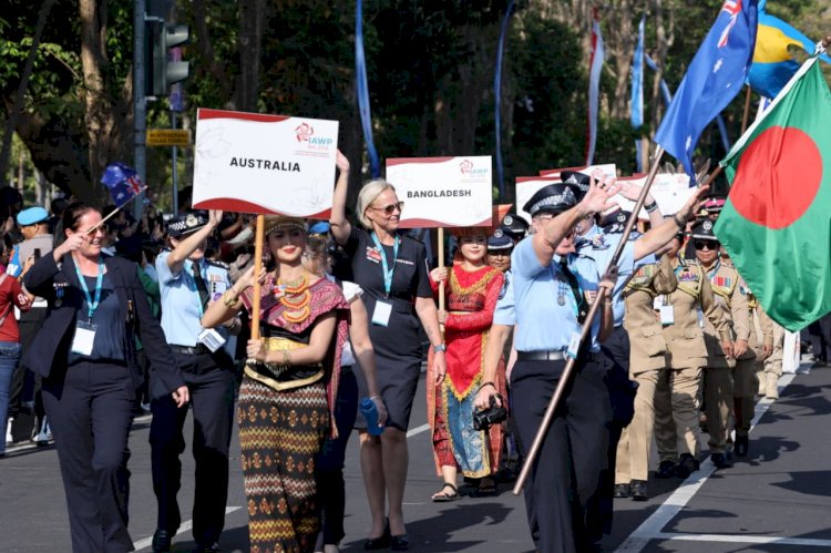 Parade 450 Polwan dari 43 Negara Meriahkan IAWP 2026 di Bali